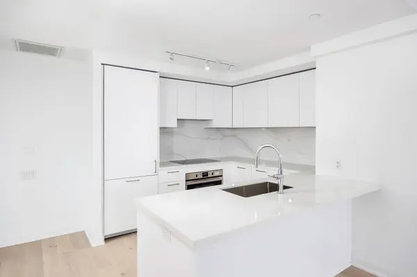 33 Frederick Todd WAY #805, Toronto C11, ON M4G 0C9