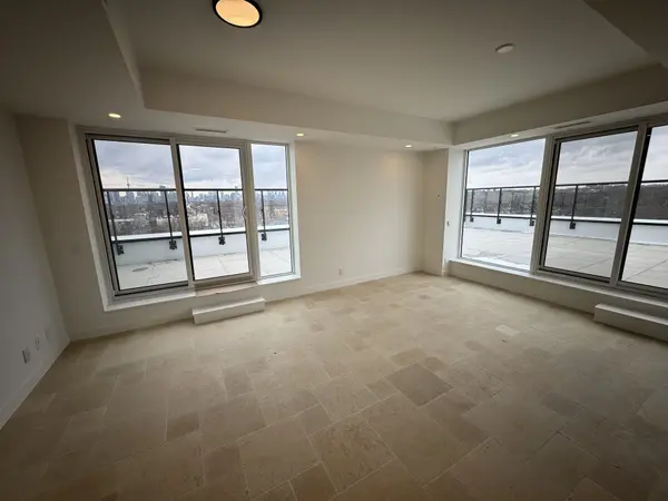 1050 Eastern AVE #819, Toronto E01, ON M4L 0B7