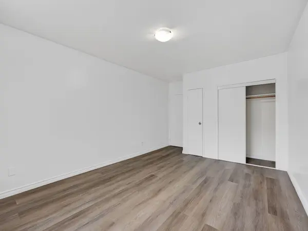 275 Wentworth ST W #404, Oshawa, ON L1J 1N1