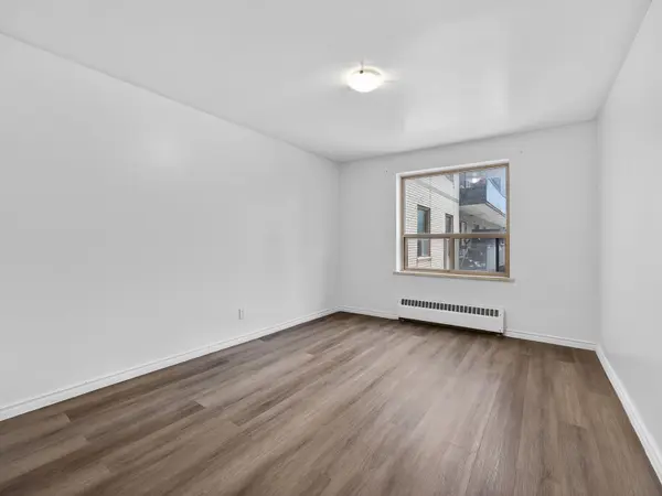 275 Wentworth ST W #404, Oshawa, ON L1J 1N1