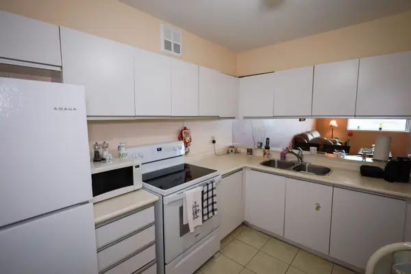 234 Albion RD #1902, Toronto W10, ON M9W 6A5