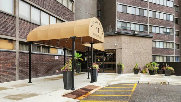 11 Wincott DR #1912, Toronto W09, ON M9R 2R9