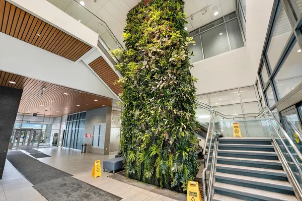 3075 Hospital Gate E #306, Oakville, ON L6M 1M1