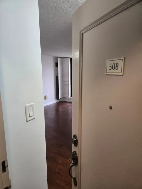 3 Lisa ST #508, Brampton, ON L6T 4A2