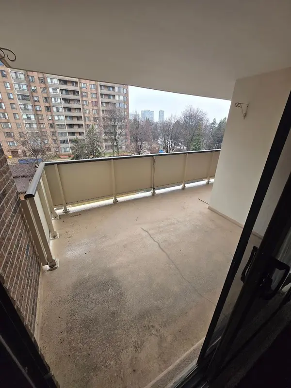 3 Lisa ST #508, Brampton, ON L6T 4A2