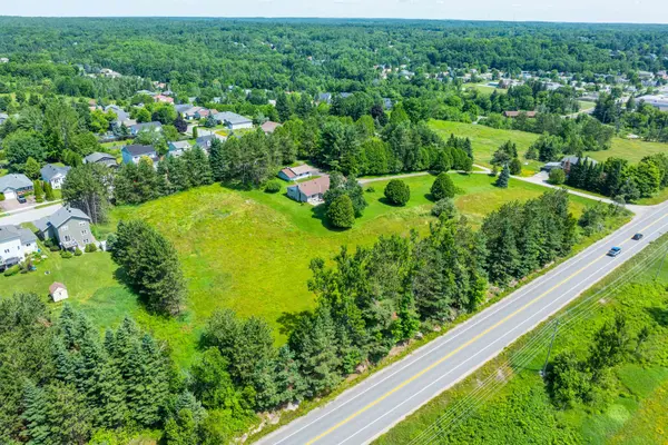 8 Dandelion LN, Bracebridge, ON P1L 1W8