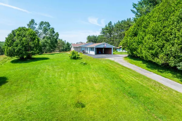 8 Dandelion LN, Bracebridge, ON P1L 1W8