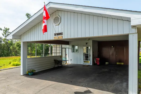 8 Dandelion LN, Bracebridge, ON P1L 1W8