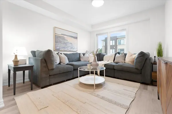 39 Radison LN, Hamilton, ON L8H 0B5