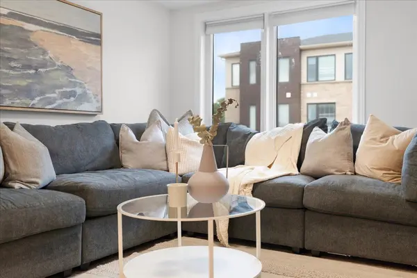 39 Radison LN, Hamilton, ON L8H 0B5