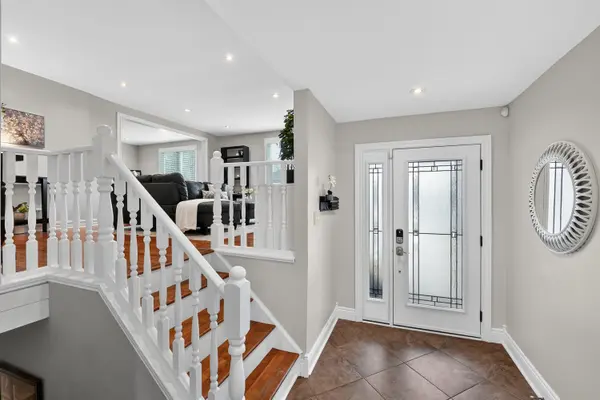 16 Samuel RD, Grimsby, ON L3M 4P6