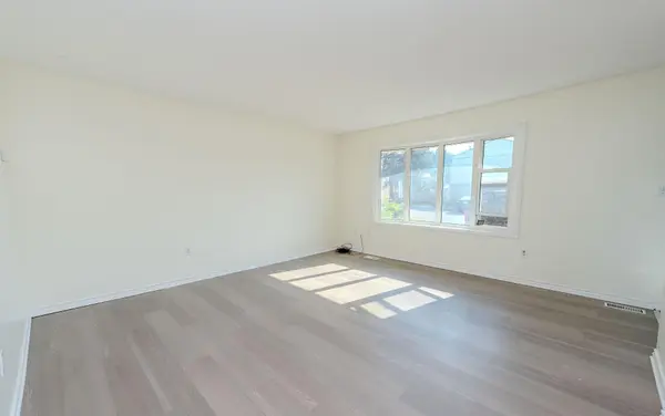 983 Oakview AVE, Kingston, ON K7M 6W9