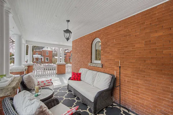 61 Cambridge ST, Guelph, ON N1H 2V1