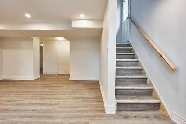 15 Athens ST #2, Hamilton, ON L9C 3K8