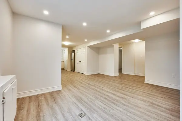 15 Athens ST #2, Hamilton, ON L9C 3K8