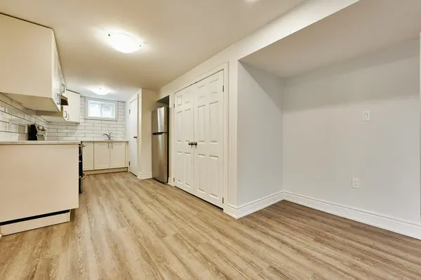 15 Athens ST #2, Hamilton, ON L9C 3K8