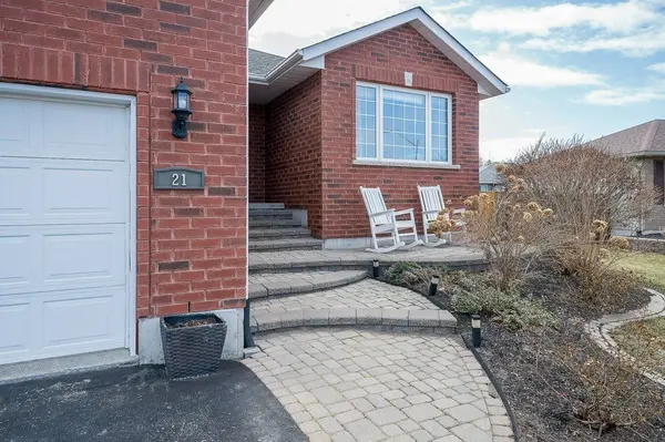 21 Forest Valley DR, Quinte West, ON K0K 2C0