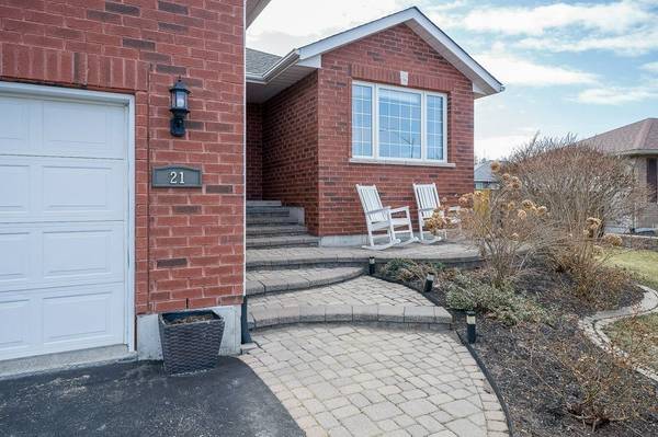 21 Forest Valley DR, Quinte West, ON K0K 2C0
