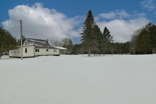 2695 Dunrobin RD, Kanata, ON K0A 1T0