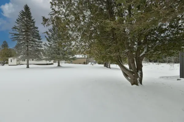 2695 Dunrobin RD, Kanata, ON K0A 1T0