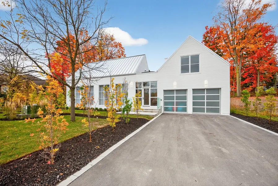 9 Gray AVE, New Tecumseth, ON L9R 1P3