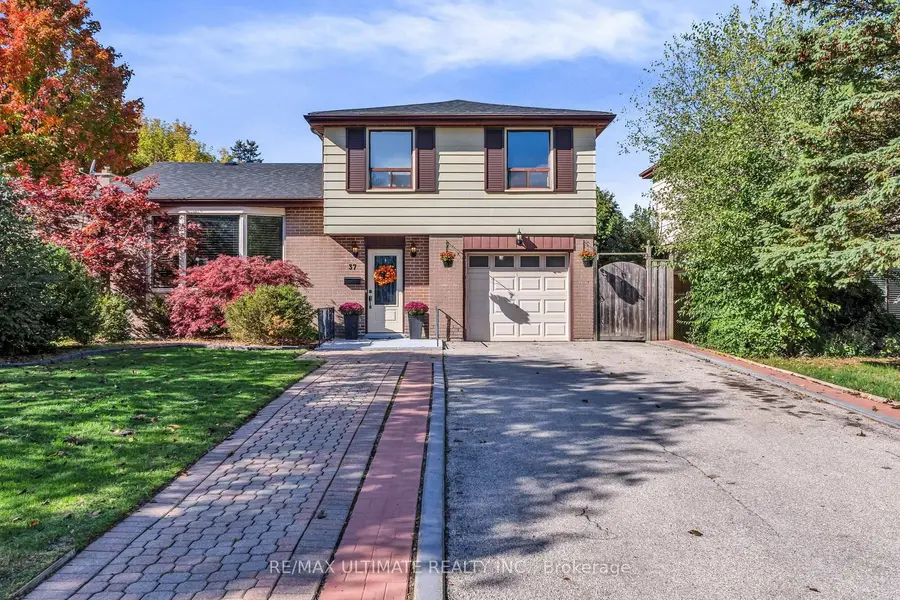 37 Banbury CT, Brampton, ON L6T 1Y9