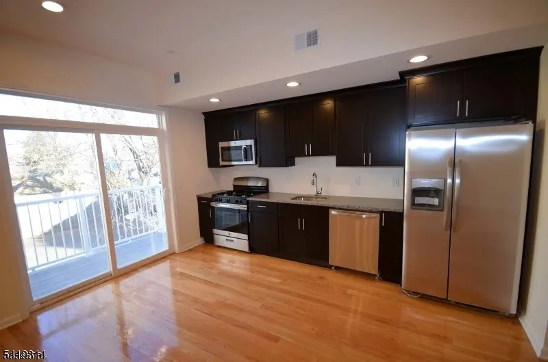 105 Center St #2, Garwood Boro, NJ 07027