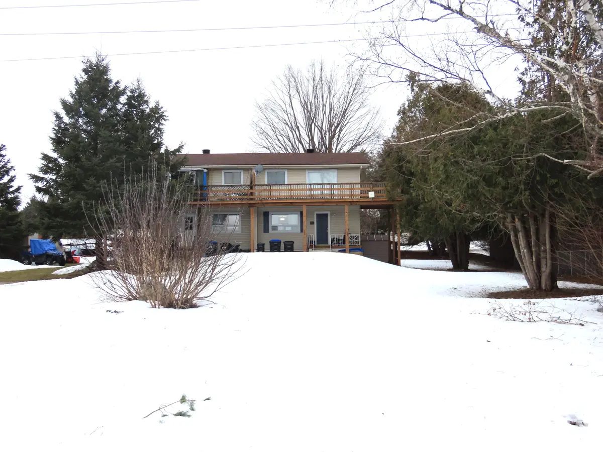 4716 Penetanguishene RD, Springwater, ON L0L 1V0