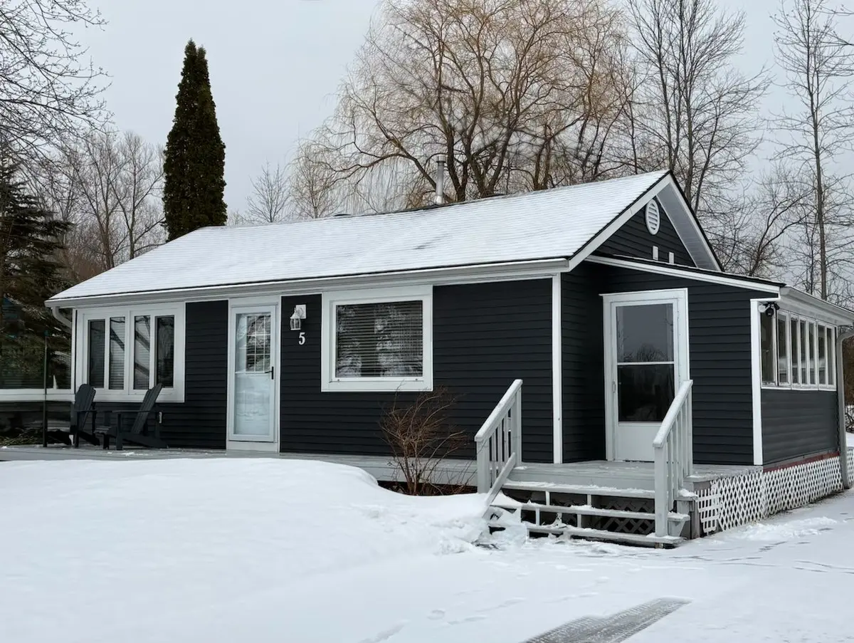 5 Delta DR, Tay, ON L0K 2C0