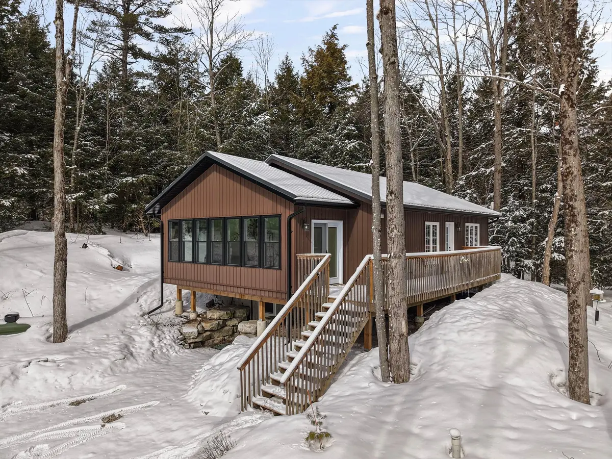 1040 Arthur Schulz RD, Gravenhurst, ON P0E 1G0