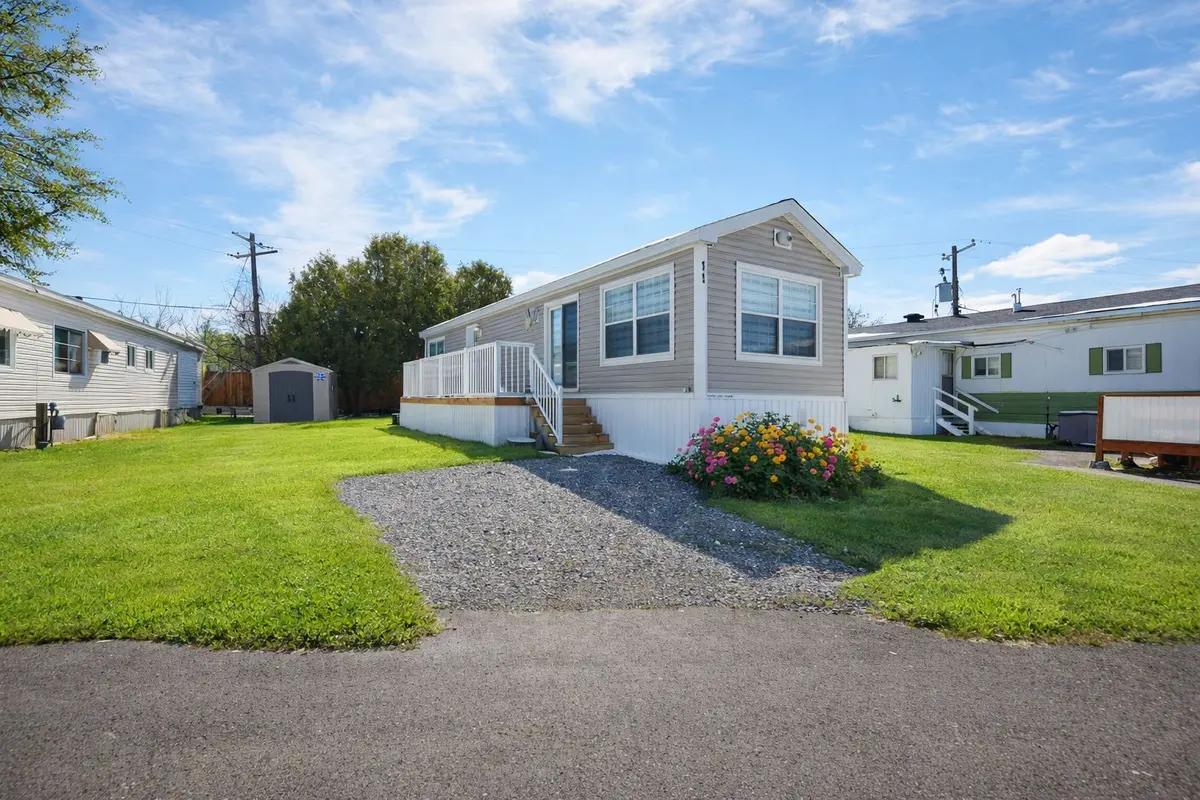 11 Bonner ST, Bells Corners And South To Fallowfield, ON K2H 7S9