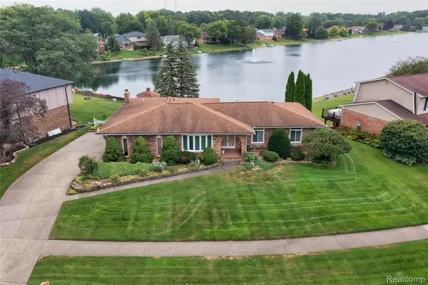 54810 Blue Cloud DR, Shelby Charter Township, MI 48315