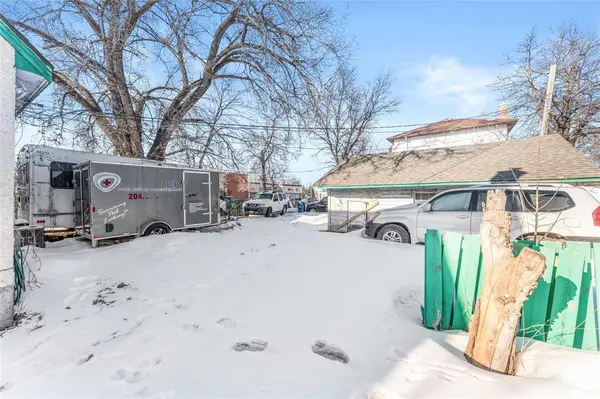 1081 Atlantic AVE, Winnipeg, MB R2X 1L7