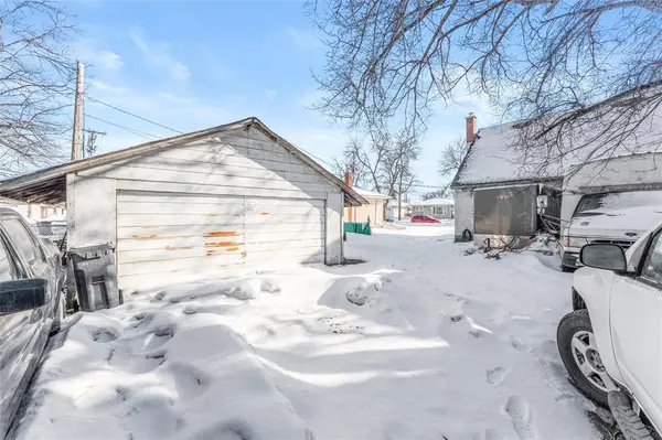 1081 Atlantic AVE, Winnipeg, MB R2X 1L7