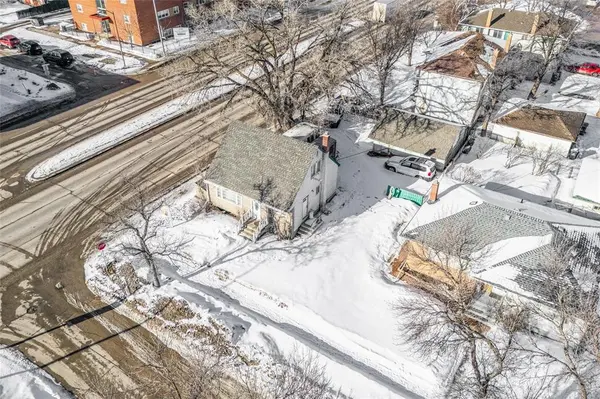 1081 Atlantic AVE, Winnipeg, MB R2X 1L7