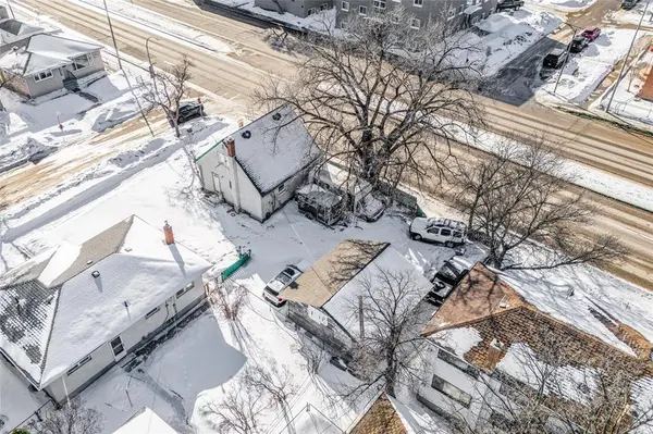 1081 Atlantic AVE, Winnipeg, MB R2X 1L7