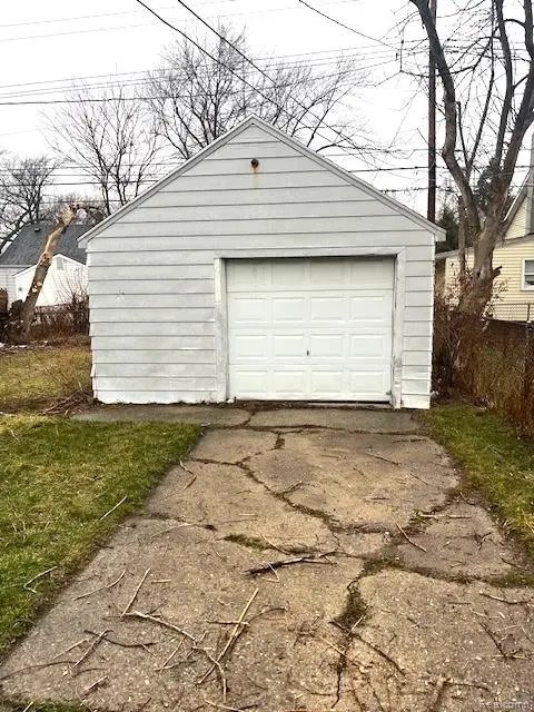 7535 Toepfer RD, Warren, MI 48091