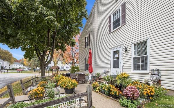 38568 Capetown CT, Clinton Charter Township, MI 48038