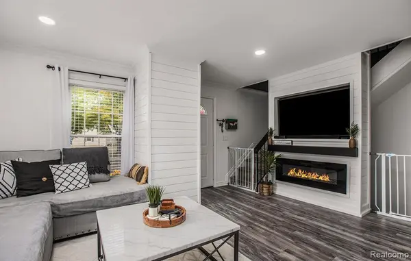 38568 Capetown CT, Clinton Charter Township, MI 48038