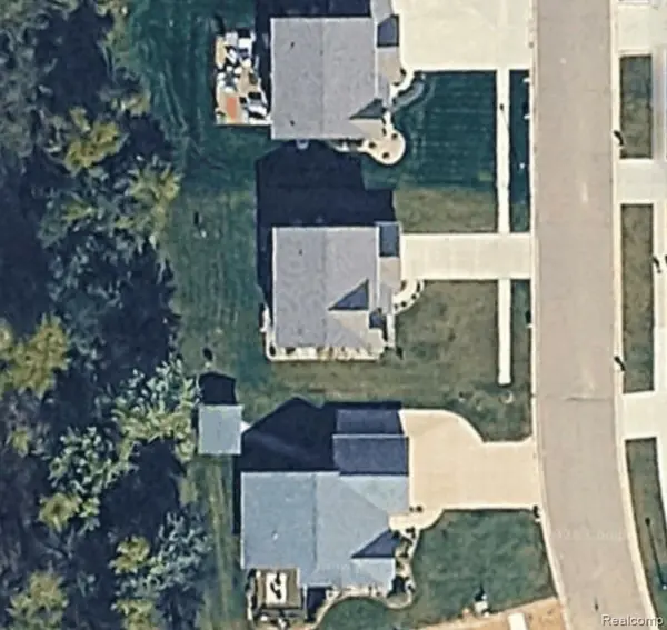 3069 Oxford LN, Flushing Charter Township, MI 48433