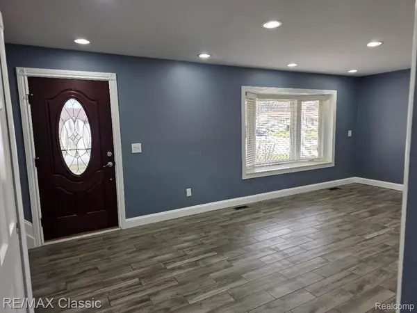 3927 Anvil DR, Troy, MI 48083