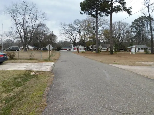 304 SE 8th Street, Springhill, LA 71075