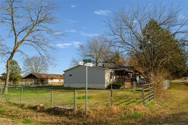 336 Heddingham Drive, Gordonville, TX 76245
