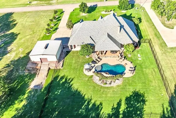 1387 Shadow Lakes Drive, Wills Point, TX 75169