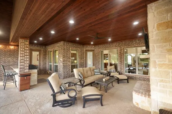 1387 Shadow Lakes Drive, Wills Point, TX 75169