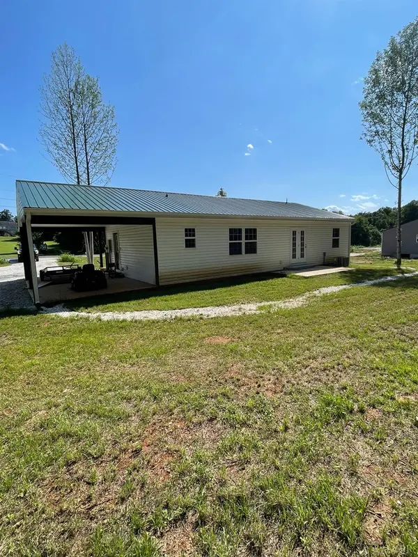 212 Cornfield LN, Appomattox, VA 24522