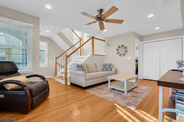 108 W 10Th St, Ship Bottom Boro, NJ 08008