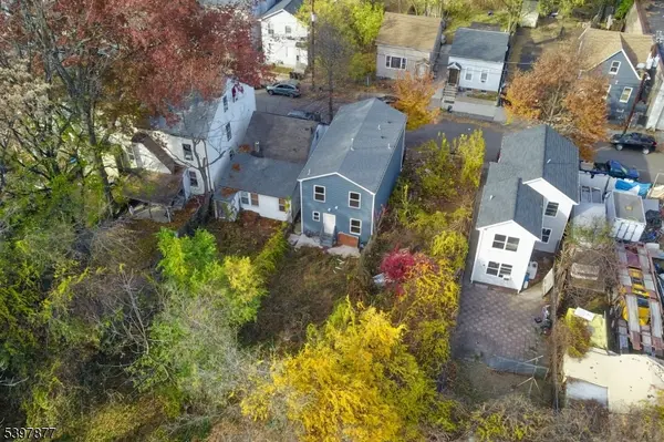 208 N 1St St, Paterson City, NJ 07522