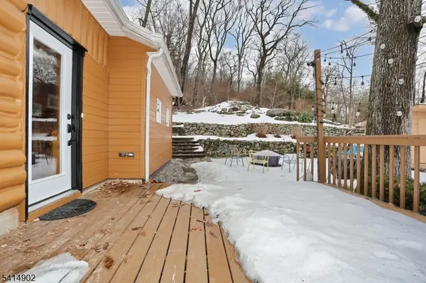 390 Lakeview Ave, Ringwood Boro, NJ 07456