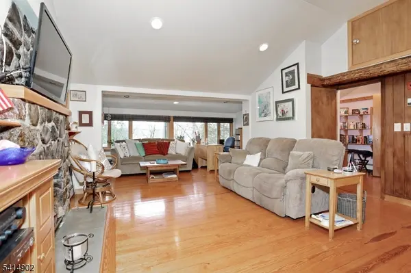 390 Lakeview Ave, Ringwood Boro, NJ 07456